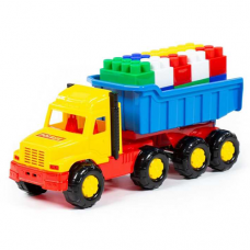 Camion si cuburi de contructii