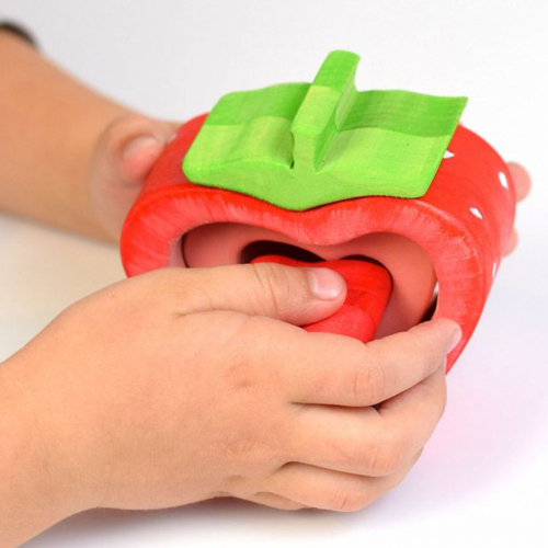 Jucarie din lemn Capsuna